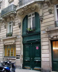 Paris, 17 rue Beautreillis, où il vivait et où l